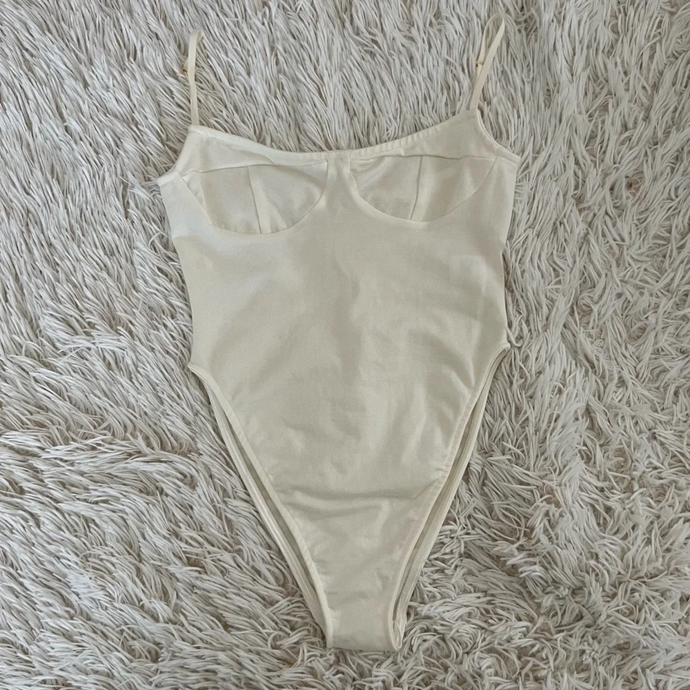 ❌SOLD❌AYAI • Kaat bodysuit in white - Picture 8 of 11